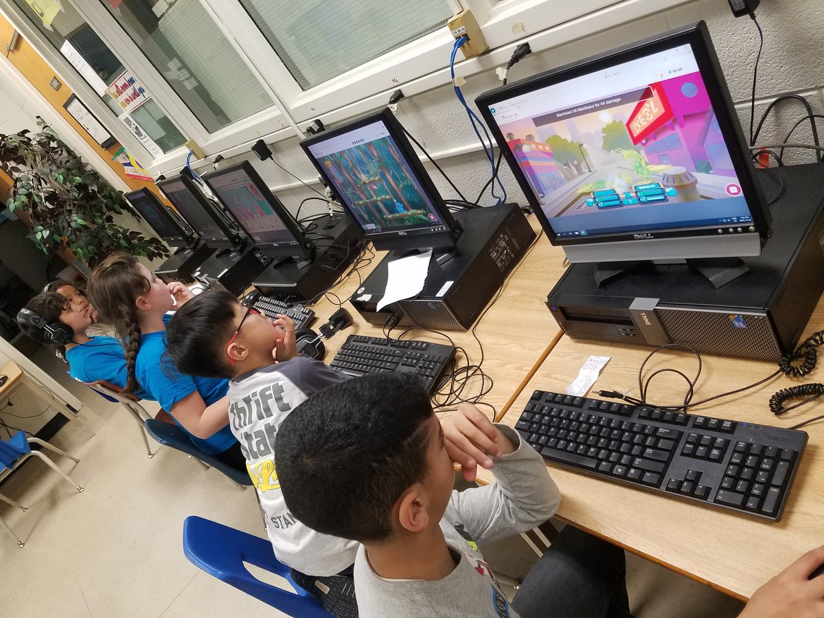 MsYang8's tweet image. Our Grade 5s learning to code through this year's #HourOfCode @gotynker @tdsb @tdsbHOC #clcCodeWeek @codeorg #TDSBHOC @TDSB_TLT @BrianPS_TDSB @TDSB_STEM @LC2_TDSB @cancodecanada #cancode #KidsThatCode