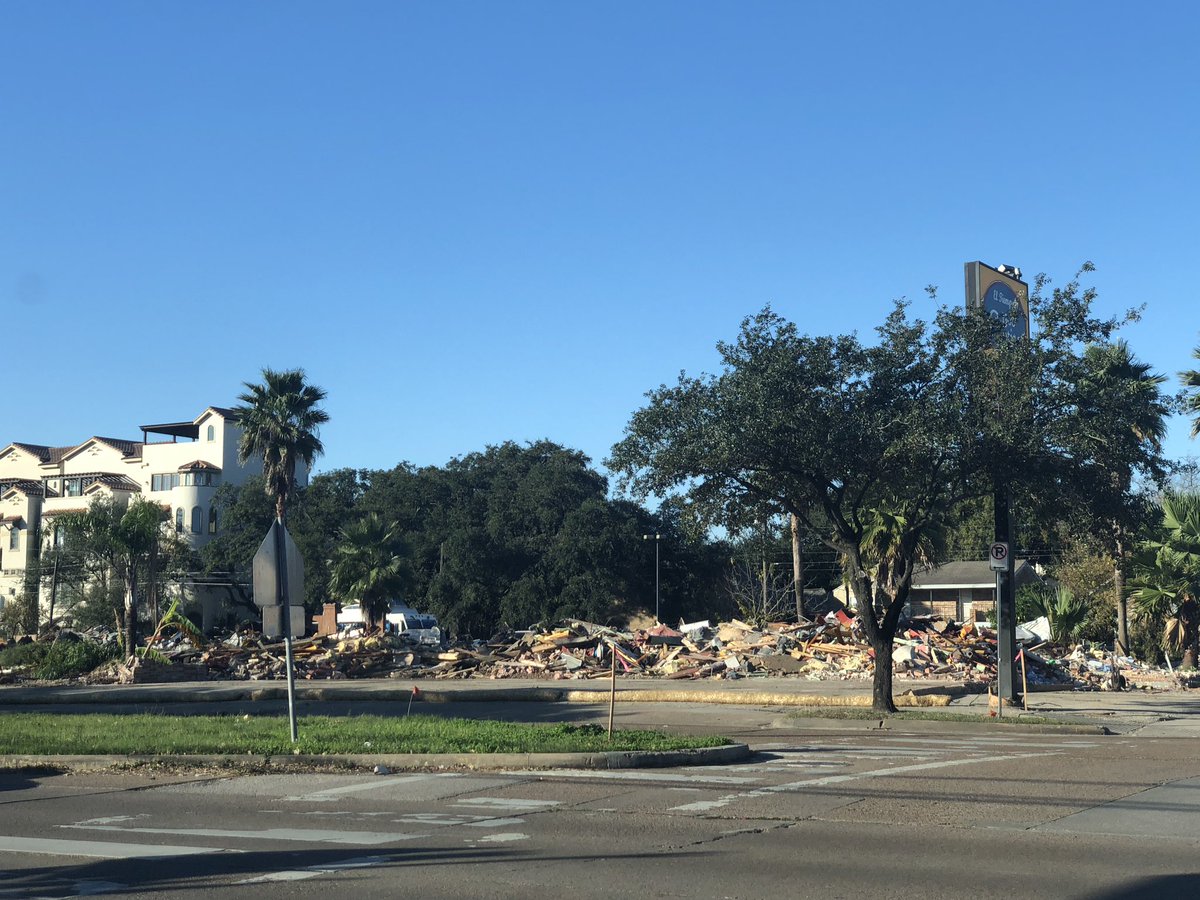 SaraDonchey's tweet photo. El Tiempo Montrose is no more https://t.co/ipHaZR31KK