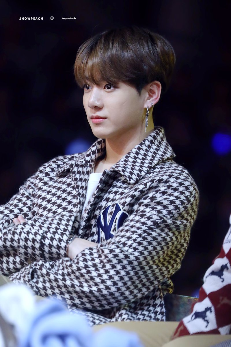 JUNGKOOKcokr's tweet photo. 181201 애기와 옵하 
#정국 @BTS_twt 
3->2->1 순서지만.. 3번이 넘 귀여워서 1번했어요 . . ..  .
https://t.co/4vTzaqjZOw
https://t.co/pnYcDEa6Ok
https://t.co/6h3aRsKbHs
https://t.co/L8bo5qtx3X https://t.co/SS8QcdNq8e