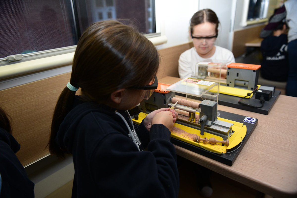 EnkaOkullari's tweet image. #codingweek continues at #enkaschools with the awesome #makerkaravan. Our Gr 3 & 4 students learned some #woodworking and other skills! #maker #makermovement