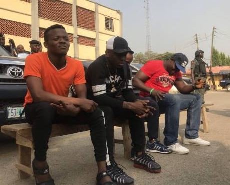 deberriewoman's tweet photo. Police ambassador, Small Doctor might be spending over a decade behind bars if he is found guilty of illegally possessing fire arms and also threatening a police officer.
#Castroltv #smalldoctor #Police #entertainmentnew #Entertainment #enews #naijanews #celebnews https://t.co/Tbv7FctWys