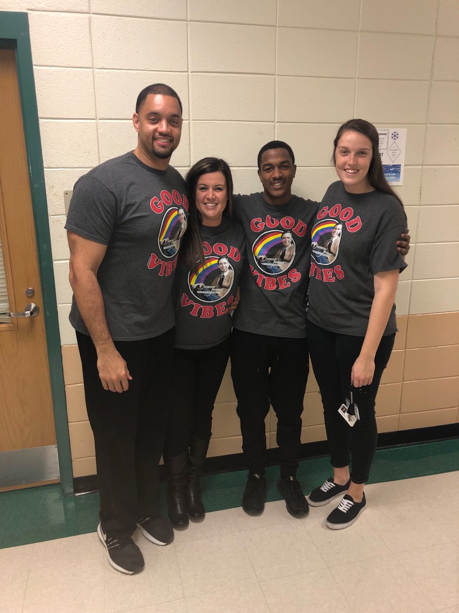 hcpss_hc's tweet photo. Mentor and mentee twin dayβ€οΈ #NextLevelRelationships
#DecemberToRemember https://t.co/sPw3AENDHT
