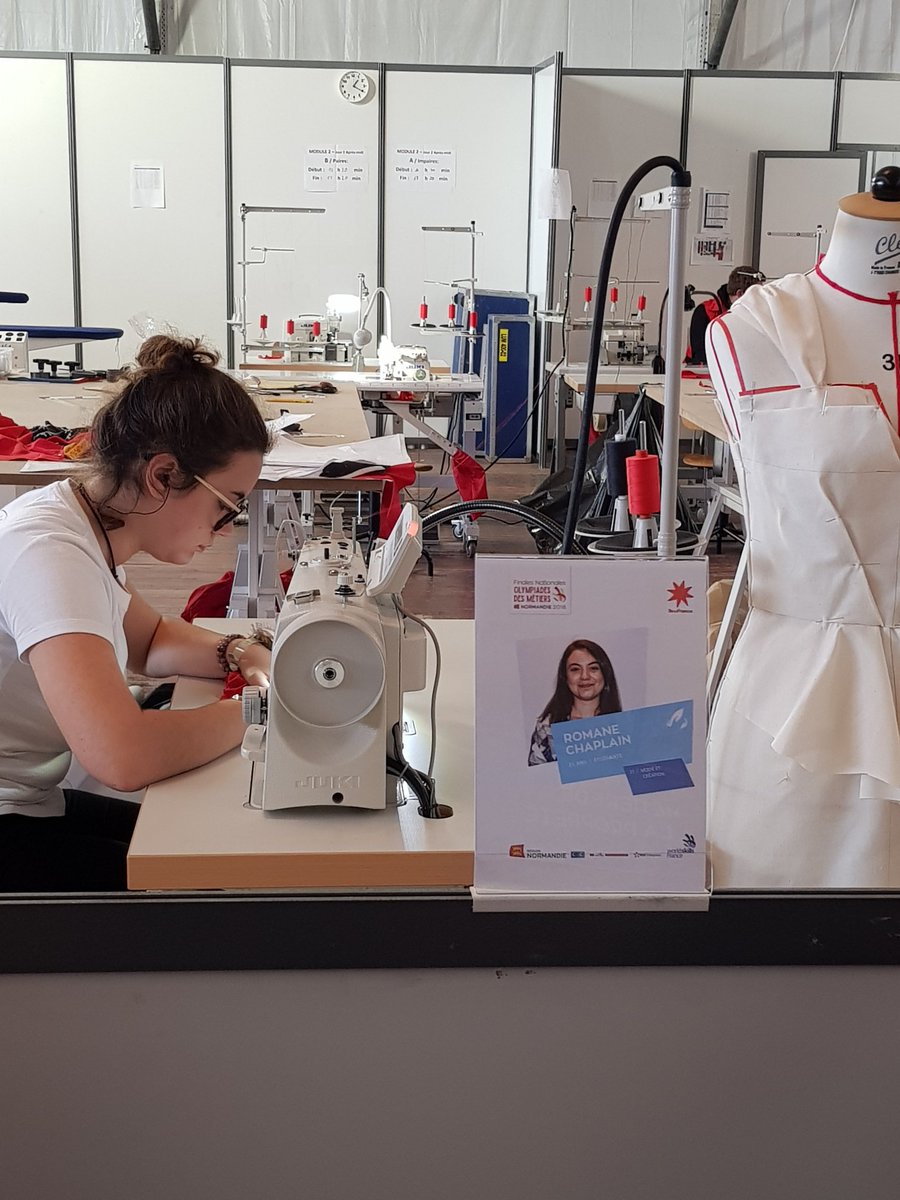 albertdemun's tweet photo. Romaine Chaplain, étudiante en BTS Métiers de la Mode-Vêtements, obtient le Prix d’Excellence au 45ème concours DES OLYMPIADES DES METIERS dans la catégorie Mode et Création.
#BTSMMV https://t.co/1rOMxsPaNC