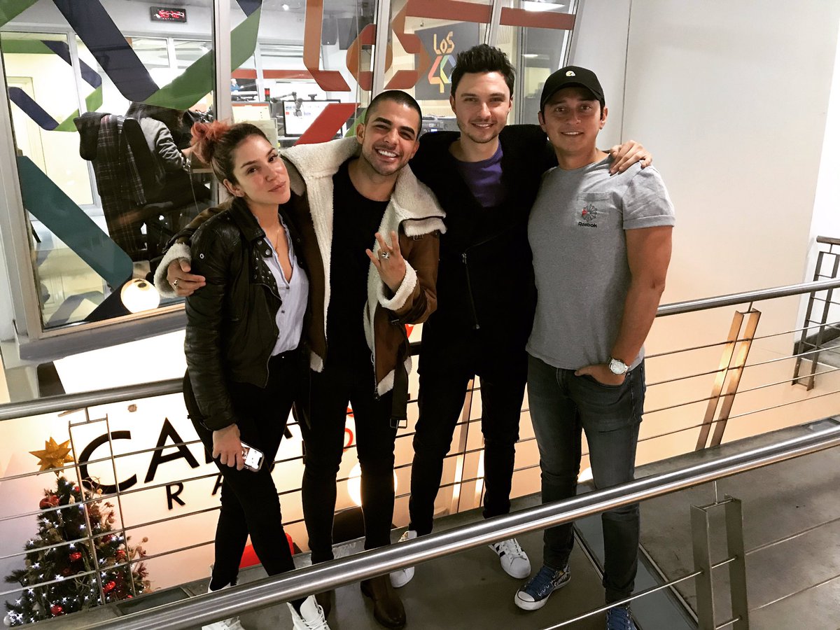 los40colombia's tweet photo. El gran @JuanPalauMusic 🎤🎵 nos acompañó en “El Levante de LOS40” ☀️ presentando su canción “Otra Cosa” ⚡️‼️ https://t.co/Jo1ycV0eij