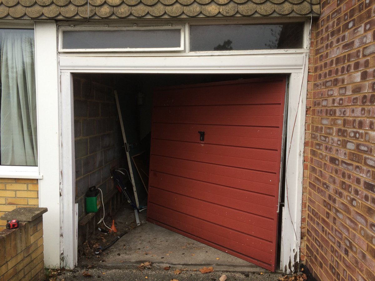 wolverinegarage's tweet photo. We love this colour. Recentally we installed this #Fortdoors Chester with windows side hinge door in Chartwell Green. Fort doors offer a choice of 16 different colour options, why not contact us today to arrange your free quotation? https://t.co/OK6Cxrqa8C