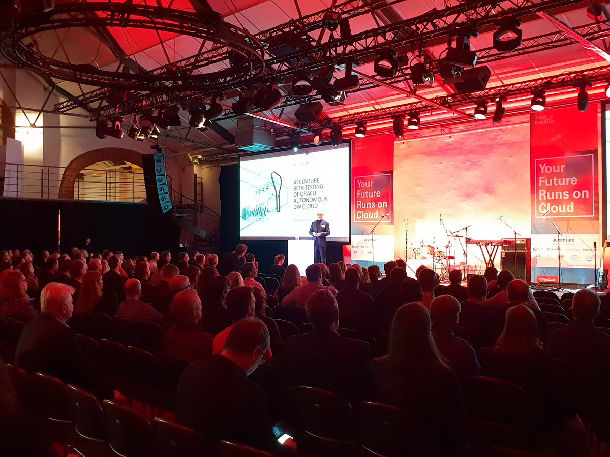 PasiJaakkola's tweet image. @JulianDontcheff presenting at #OracleCloudDaySE about Oracle Autonomous database @AccentureTech @Enkitec
