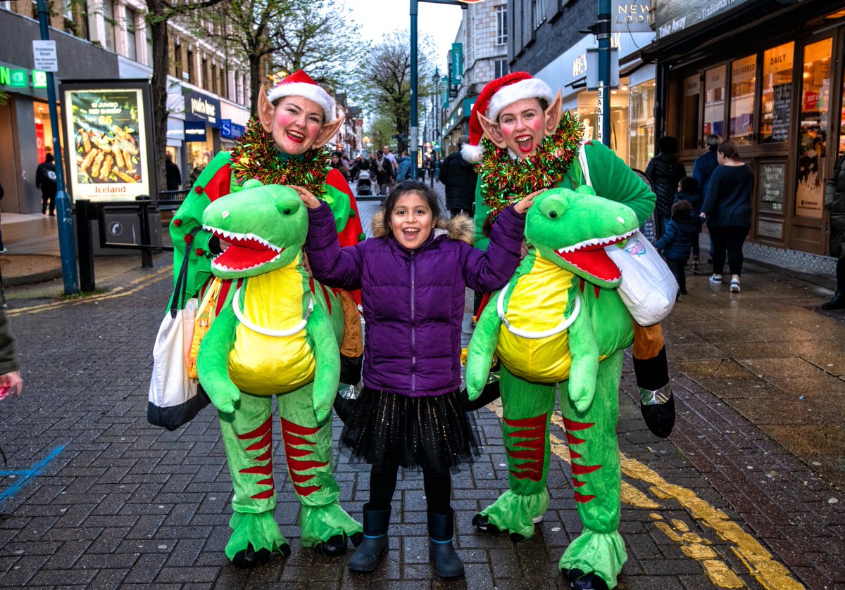 Christmas Fairies and Elf-A-Saureses Enjoyed Spreading the Christmas Cheer in #Woolwich at the #WoolwichWinterWarmer #FunforAll #Greenwich