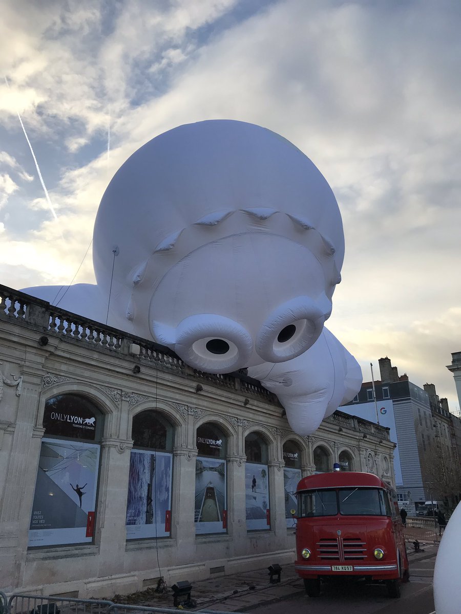 Directoresto's tweet photo. #fdl2018 fête des lumières à #Lyon ce week-end. Pensez à choisir votre #restaurant à l’avance avec https://t.co/eAdPeaWj24 surtout si vous allez autour de la Place Bellecour où l’animation va faire un carton ! https://t.co/v6bD61BCgn