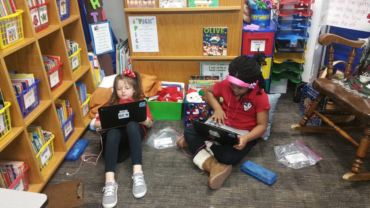 MerileeBarring2's tweet photo. Hour of code is going on in first grade today. My scholars are so involved in figuring out how to code Barbie, Hot wheels , Mine craft and much more. Total engagement! @CHISDCP @CHISDTechnology https://t.co/Spc7MOUFuo