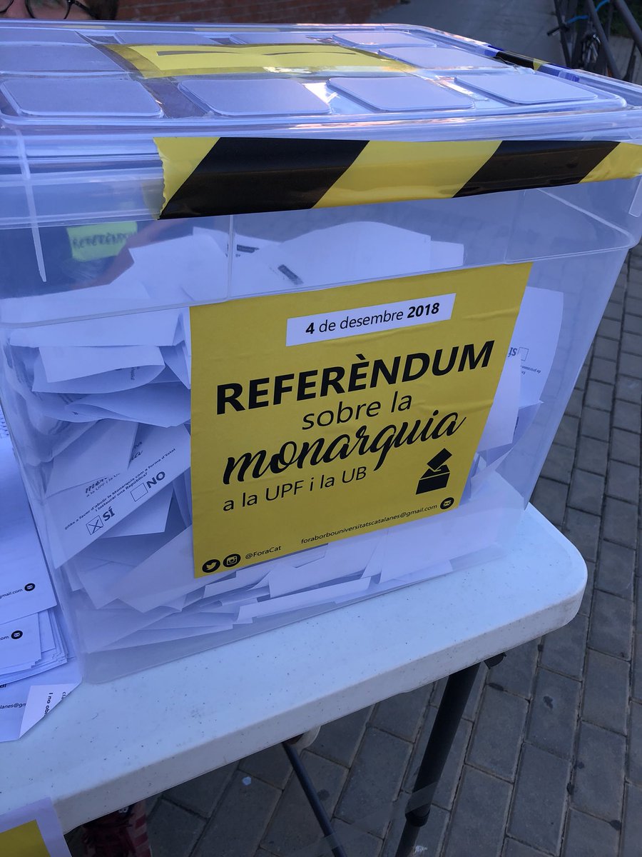 ReginaRigau's tweet photo. Avui els universitaris parlem, avui decidim i votem. @ForaCatBorbo #ReferendumUB
Que cremi la corona. https://t.co/qkmyeOeuRB
