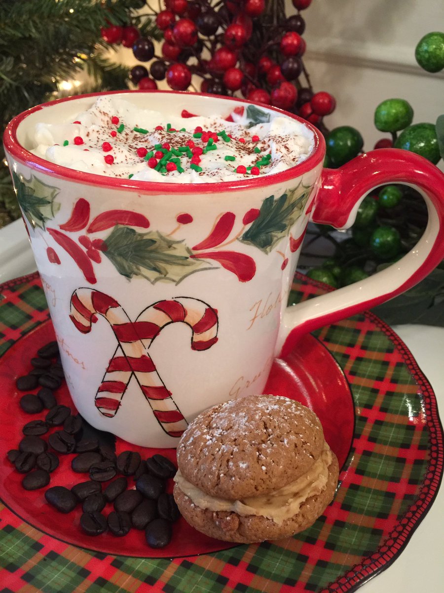 MushypeaJane's tweet image. I love coffee so much I make Coffee ☕️ Kisses to accompany &amp;amp; decorate it festive every morning in December 👌❤️💚❤️🎄#12DaysOfHB #Day2 #Contest @PDeichert