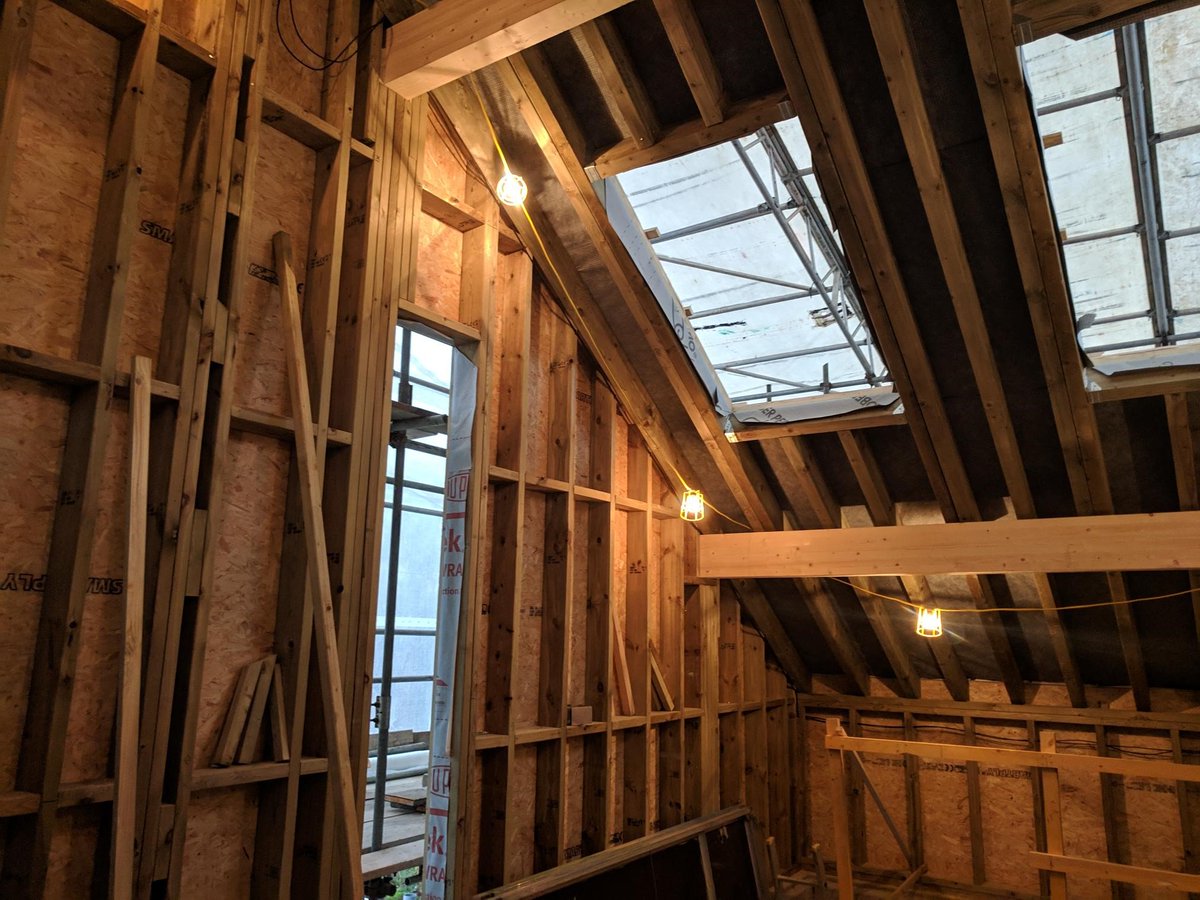 #christmasdecorating done the #christmaslights are up #renovationgoals <a href="/_BCA_/">BenCunliffeArchitect</a>