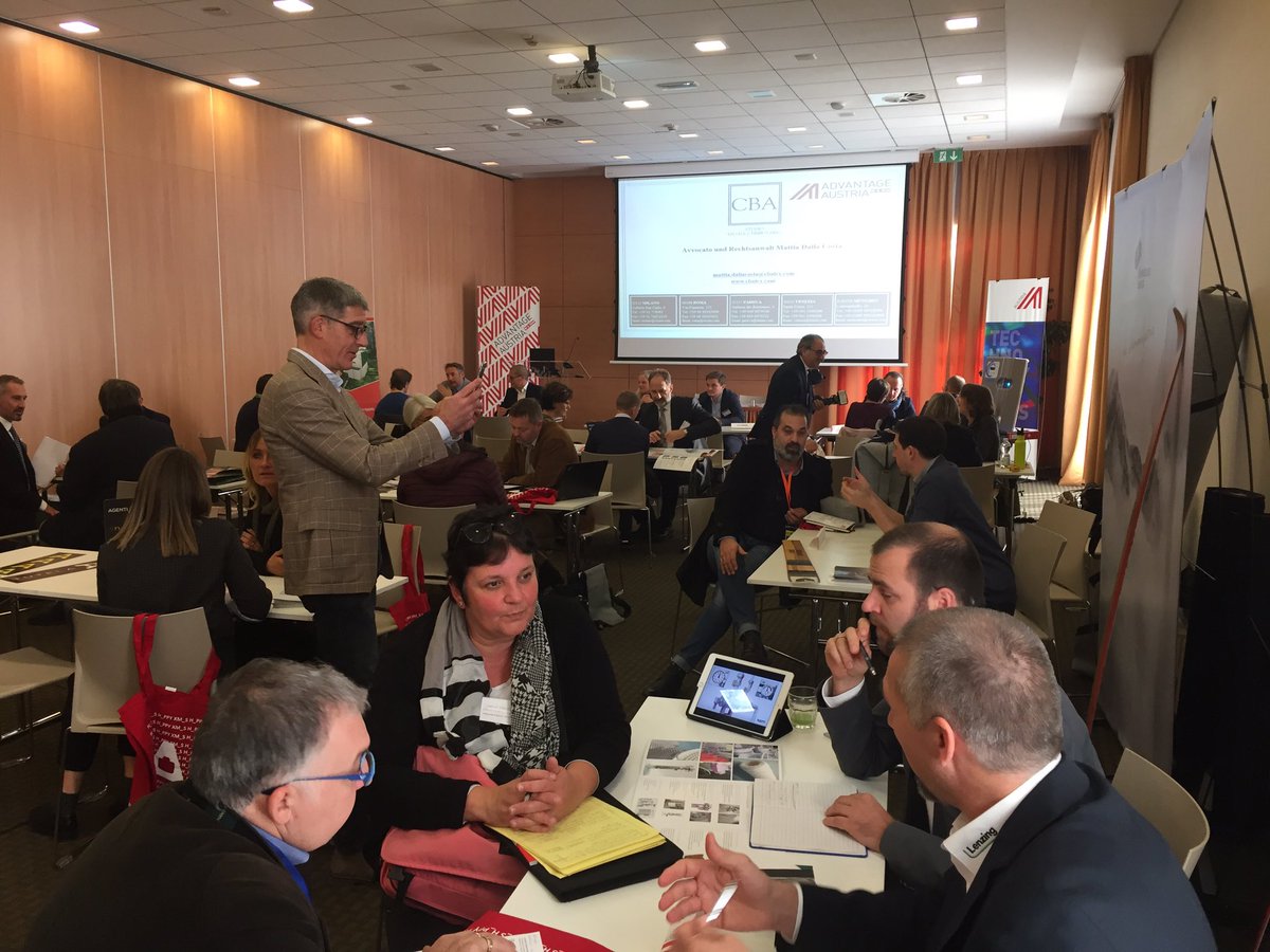 GregorPostl's tweet photo. Full House beim #Handelsagentenmeeting in #Padua mit 11 🇦🇹 Firmen und knapp 💯 angemeldeten 🇮🇹 Handelsvertreter 📈 @wko_aw @wko_ac_pda https://t.co/jjwy8SYdvx