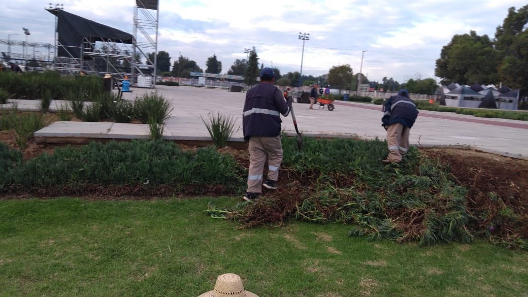 monte78's tweet image. Mas de la deforestación tras la preparación al @catrinafestival @cafetacvba @MAGODEOZOFIC @babasonicos @PorterOficial @MoratBanda entre otros ...@PueNoticias @carlosmartinh @GaboAlatriste @soyluisgabriel @OroNoticias @hechospuebla  @Hecho