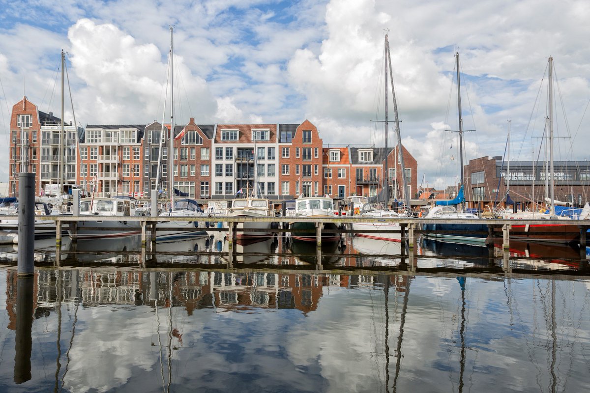VanWijnenGroep's tweet photo. Na 28 jaar verhuis je niet zomaar. Zeker niet wanneer je net je huis hebt verbouwd. Toch besloot Alex samen met zijn vrouw een appartement te kopen met uitzicht op het water in Bunschoten-Spakenburg. Zijn bijzondere verhaal lees hier: https://t.co/svvNFIZHva https://t.co/HysudOwUNX