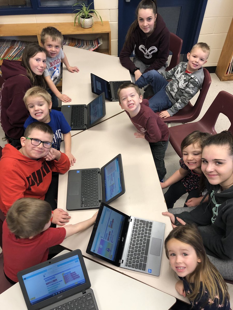MrJonathanPratt's tweet image. Lots of fun @Killaloeps for #HourOfCode today! Thanks Mr. Les for helping with the Sphero station. “Coding is fun with buddies!” “I Love Hour of Code!” “We coded a dance party!” - student quotes. #RCDSBCodes