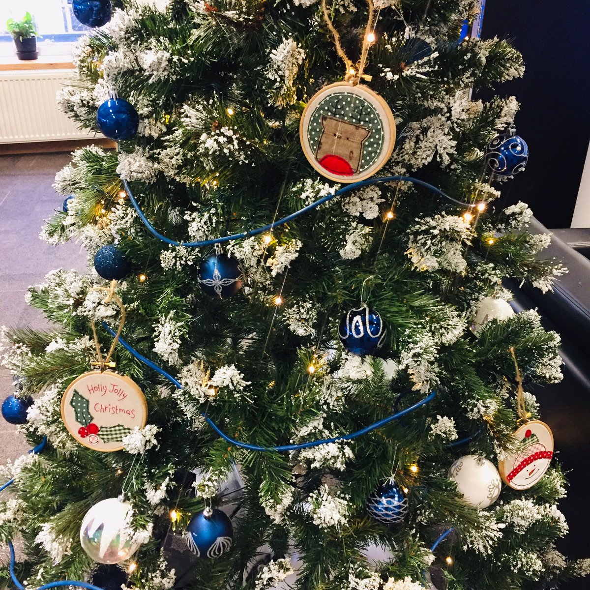 the_tech_group's tweet photo. Thank you @AimAssessments for our #handmade #Xmas decorations. They look so cute on our office #christmastree @BrackenBusCtrs #ChristmasIsComing https://t.co/IVK5FW7SB6