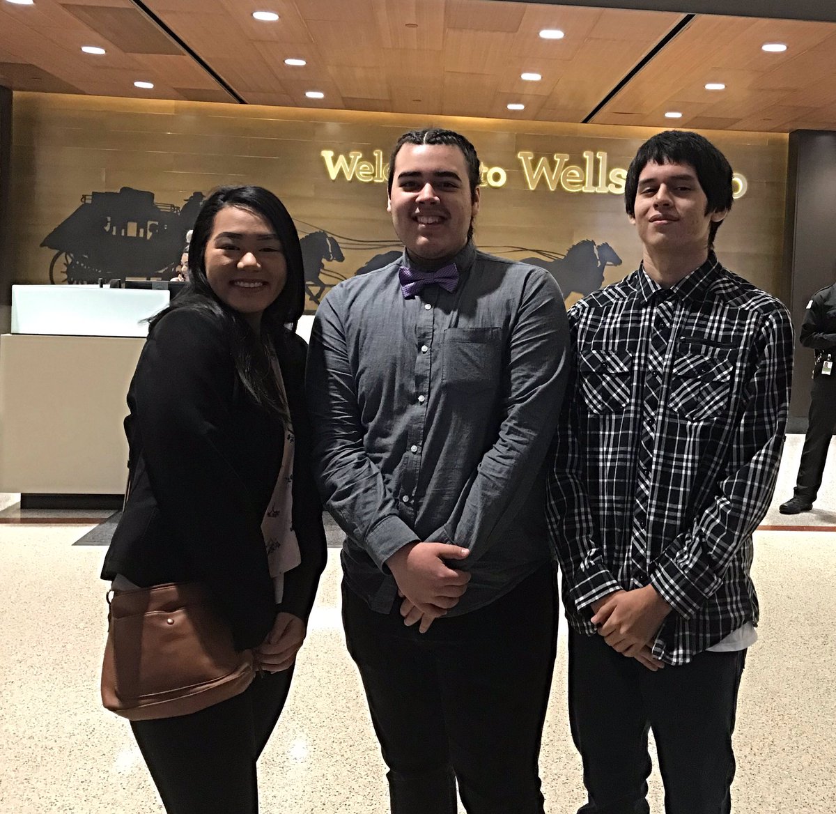 JA_North_'s tweet photo. What an exciting opportunity for these seniors from @comoaof @ComoPark_HS to visit @WellsFargo’s #easttownmpls campus. Through the JA Inspire, Program, they’re getting a behind-the-scenes look at careers in the financial services industry. #JAUM #WorkReadyMN #realworldlearning https://t.co/yjnjM0SnD5