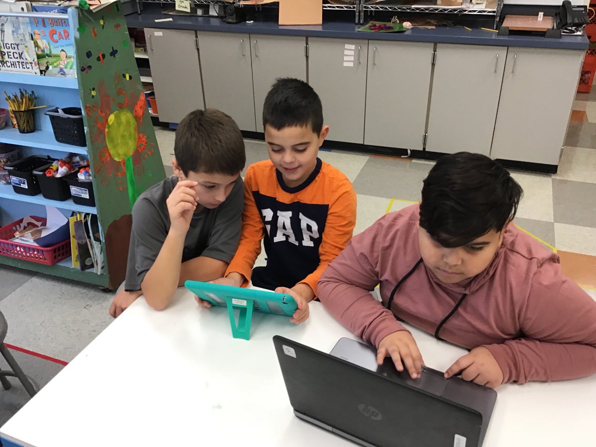 NSmithQUEST's tweet image. John Barclay’s 4th graders are having fun with computer science! @hourofcode @PADeptofEd @BucksIUSTEAM @QuercusPrinus  #BucksSTEAM #hourofcodeinpa #CSforALLPA #cbsdtech #CBSDQUEST