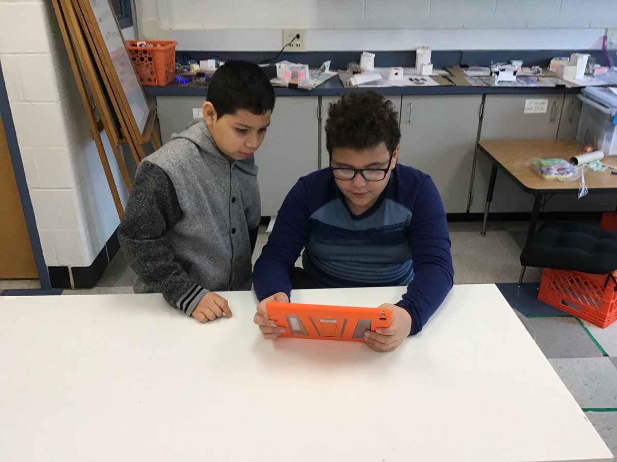 NSmithQUEST's tweet image. John Barclay’s 4th graders are having fun with computer science! @hourofcode @PADeptofEd @BucksIUSTEAM @QuercusPrinus  #BucksSTEAM #hourofcodeinpa #CSforALLPA #cbsdtech #CBSDQUEST