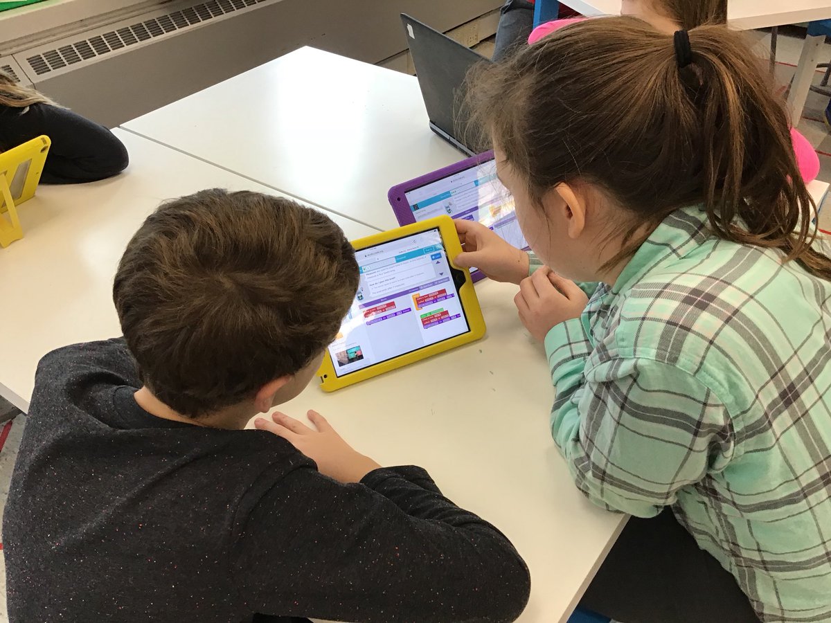 NSmithQUEST's tweet image. John Barclay’s 4th graders are having fun with computer science! @hourofcode @PADeptofEd @BucksIUSTEAM @QuercusPrinus  #BucksSTEAM #hourofcodeinpa #CSforALLPA #cbsdtech #CBSDQUEST