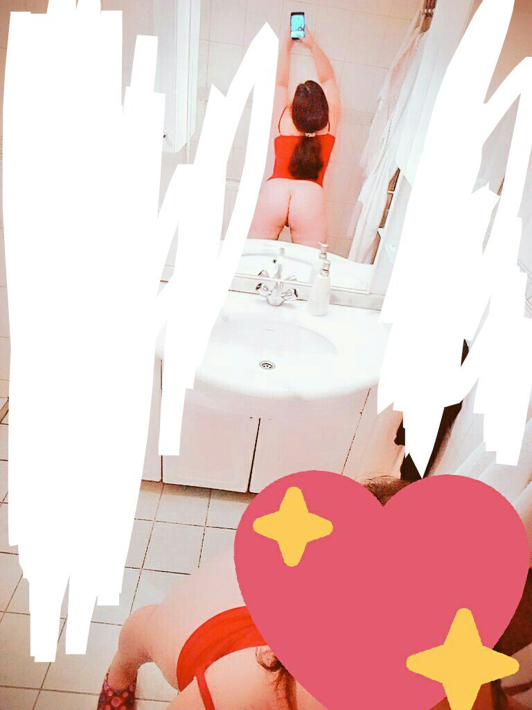 selen23667690's tweet photo. #bugunun #son #resmi #iyigeceler #canlar 😘😘😘😘 https://t.co/DdadRHbKil