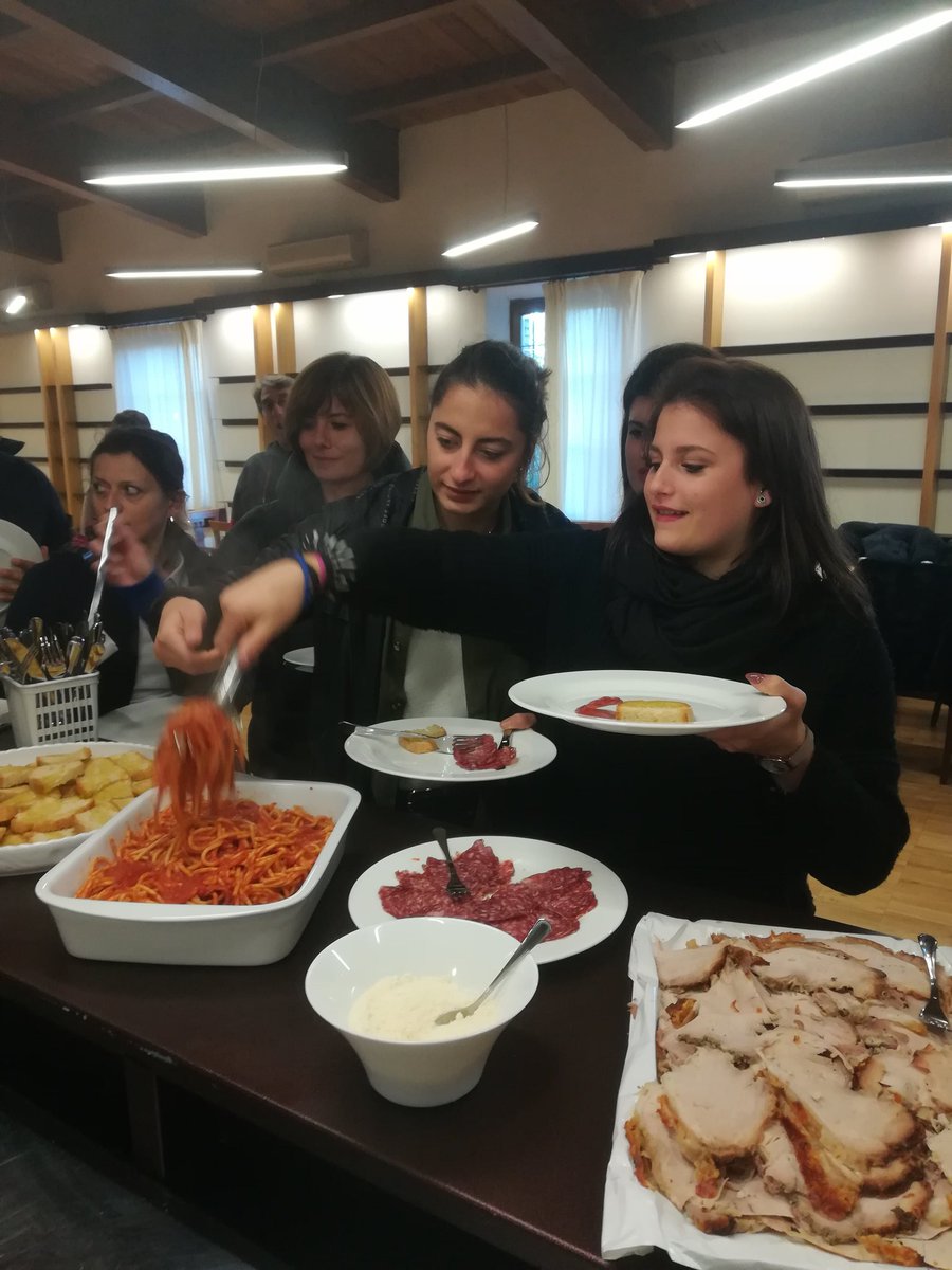futuroitaliano's tweet photo. Pausa #degustazione al #Muvismuseovino con i ragazzi di #ITSagro... urge un #pranzo 🍷🍝 per reggere il #barolo di #cascinaballarin! https://t.co/JjwKsWMncS