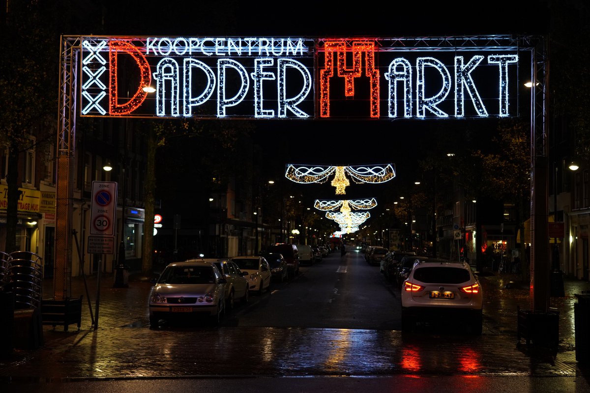 *PROJECT V/D DAG* 

Het zal de bezoekers van de Dapper niet ontgaan zijn. Want ook tijdens deze donkere dagen, zorgt onze verlichting ervoor dat alle bezoekers met een fijn en welkom gevoel hun inkopen kunnen doen 😍
