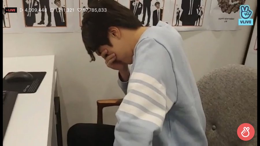 yunjinslouvr's tweet photo. ~ day 337 💌
[ #2000DaysWithBTS #HappyJinDay #HeartsForJinDay #JIN #생일축하해요 #OurEpiphanyJin ]

— happy birthday once again, seokjin!!! ❣ i hope you enjoyed your day!!! continue to keep on inspiring more and more people everyday 💛 i love you sm!!! happy birthday again!!! 💕 https://t.co/l2HfrLw2Iq