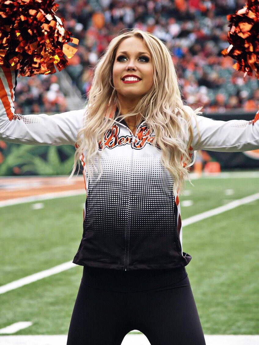 BenGalsCheer's tweet photo. Go Amber, it’s your birthday! 💃🏼 Happy birthday to Ben-Gal Amber! “Like” to wish her a happy birthday! https://t.co/xFJk1snpuh