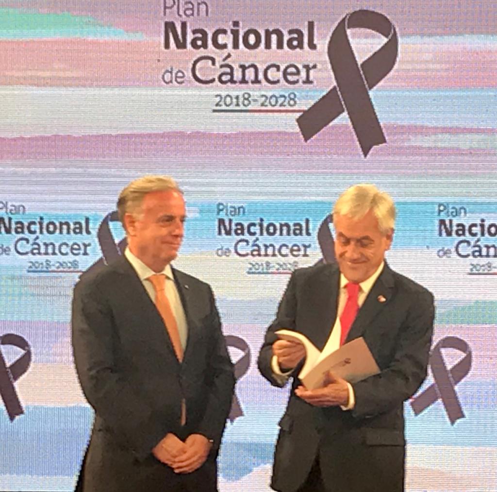 ESantelicesC's tweet image. Hoy presentamos junto al Presidente @sebastianpinera el #PlanNacionalDelCáncer, y firmamos lo que será la #LeyNacionaldelCáncer. Agradezco a actores políticos y sociedad civil que la impulsaron. Con esto damos pasos decisivos en esta lucha y decimos #ChileContraElCáncer!