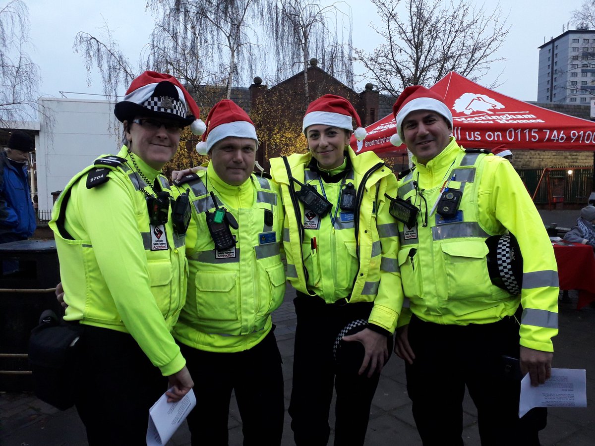 <a href="/REACTNottingham/">R.E.A.C.T Nottingham</a> officer 4053 &amp; 4014 joint <a href="/RadfordRoadCPOs/">CP Central North</a> 4650 &amp; 9704 gettingnin the Christmas spirit at the Hyson Green light switch on 🎅🌲