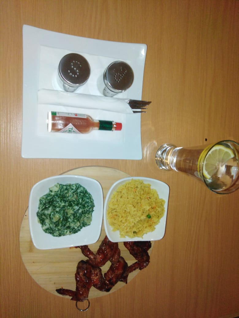 MaliRamara's tweet photo. Table is set - healthy low budget African cuisine for festive season weight management. Drink a glass of water 10 min before and after eating. Remember exercise 10 -20 minutes every day . @MaliRamara @Khanyi_Magubane @P_tsholo https://t.co/kMKYrafz7Y
