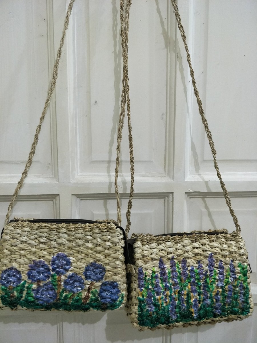 GianAnnie's tweet photo. "Organized chaos"
That's what my creative side loves!ππ
#acrylicpainting
#leatherbags
#nativebags https://t.co/0ejGC34C0t
