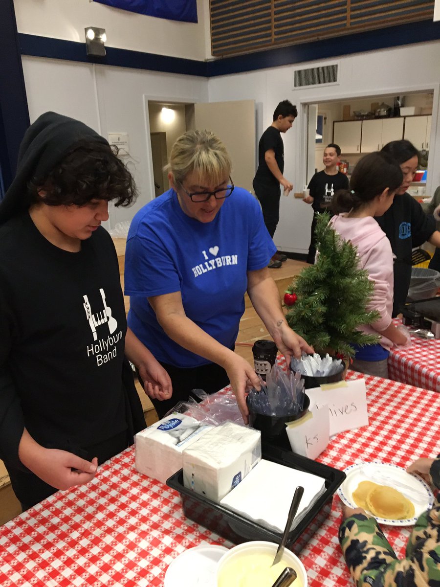 JBillingsley5's tweet photo. @HollyburnElemen annual pancake breakfast is underway!  Thank you @amanda_randt , the HPAC and the Hollyburn bands for putting this together for the music program and the community!  What a great way to launch the holiday season! #westvaned @WestVanSchools https://t.co/PGERVLXHLh