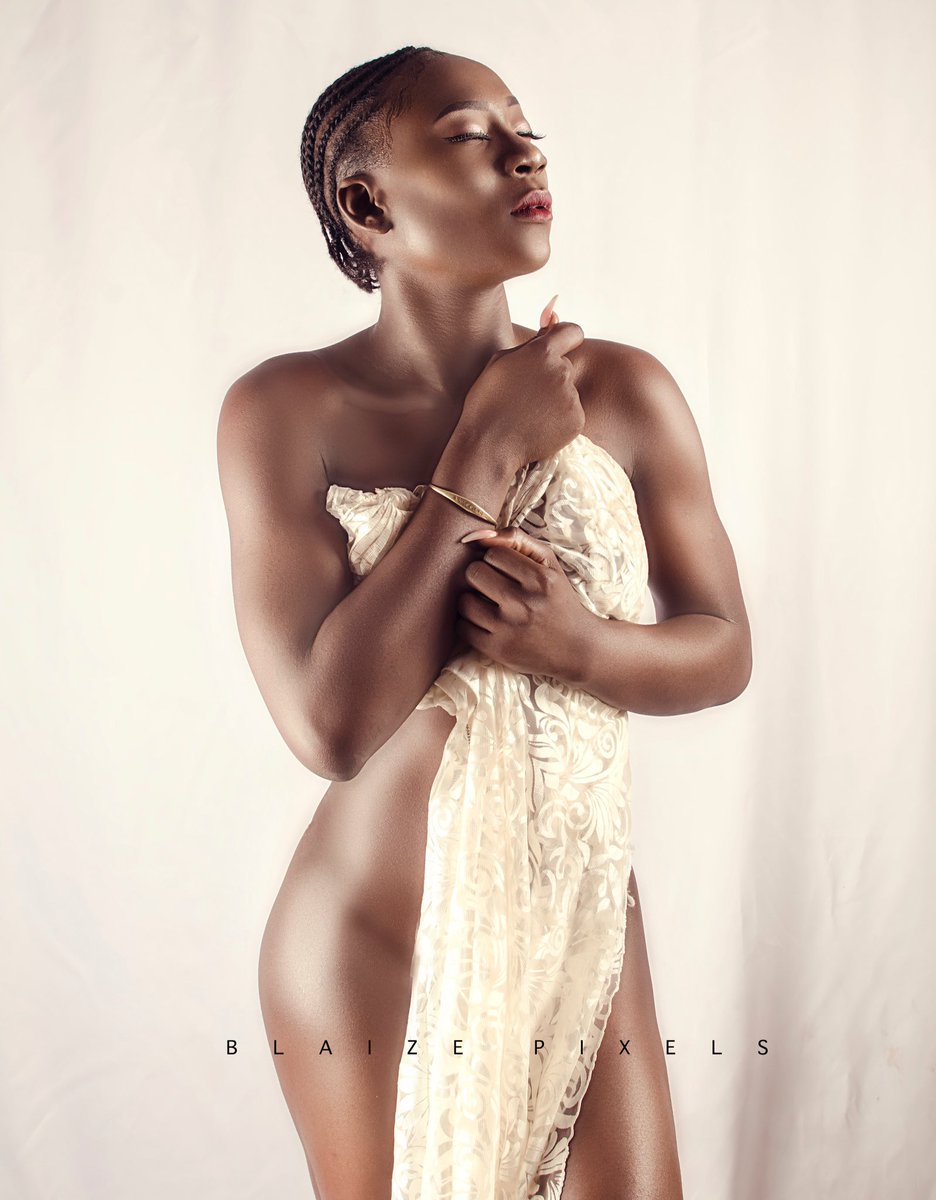 olatunde_blaize's tweet photo. Not For viewers under the age of 18, lol
Still on the Nude Photoshoot-
BODY OF A GODDESS, MINDSET OF A QUEEN πΈ
#BlaizePixels18 #WeAreNigerianCreatives
B&W or Colored
Kindly RT https://t.co/Hpocxc0wDZ