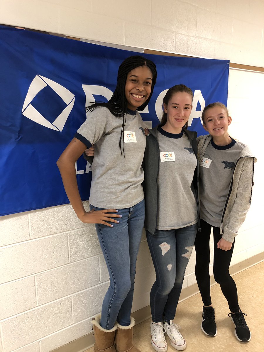 mooski12's tweet image. Hour of power with the hour of code - thank you to these @LBDECA ambassadors for helping with our guests from @amazon #codingiscool #CTEcoursesrock
