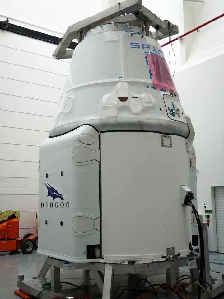AstroMiceRule's tweet photo. Today we Mice sit tight with the Worms awaiting for an eventual launch on #CRS16
We have complete faith in #Dragon and @SpaceX
#AstroMiceRule ππ§ https://t.co/MBdA9WOBQe