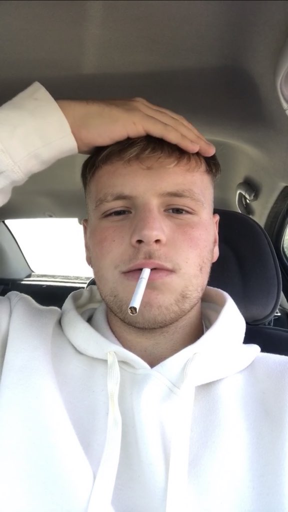 clemxgrp's tweet image. #evolution2018 + le temps passe + chu moche et + je coupe mes cheveux