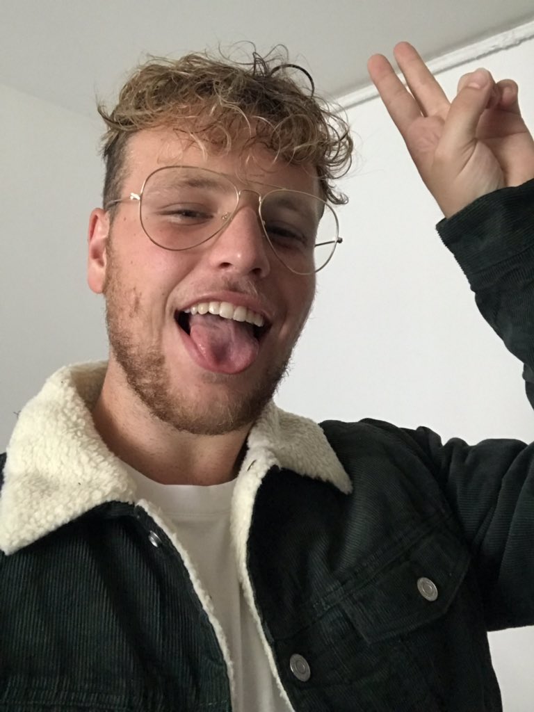 clemxgrp's tweet image. #evolution2018 + le temps passe + chu moche et + je coupe mes cheveux