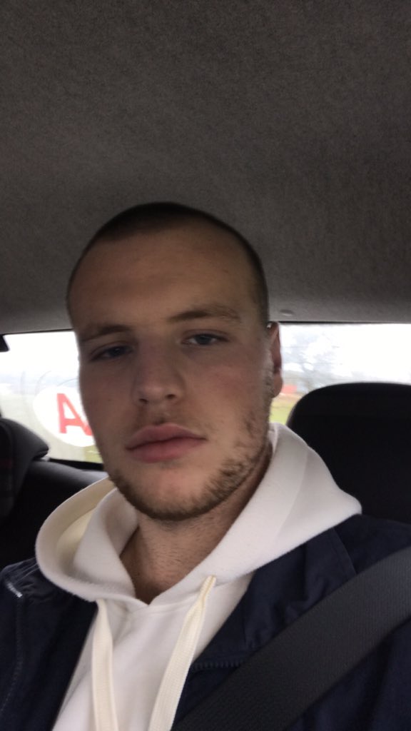 clemxgrp's tweet image. #evolution2018 + le temps passe + chu moche et + je coupe mes cheveux