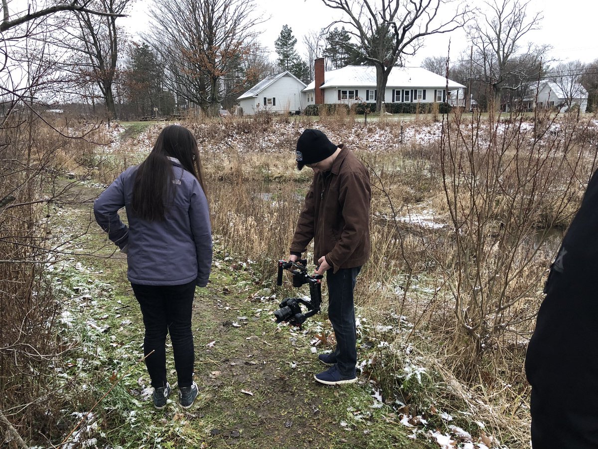 GraphicsVid_hhs's tweet photo. Video production students using a gimbal stabilizer from HCTV for one of their shots for their commercial. Thank You to Dan at HCTV. https://t.co/DvHIruQXhb