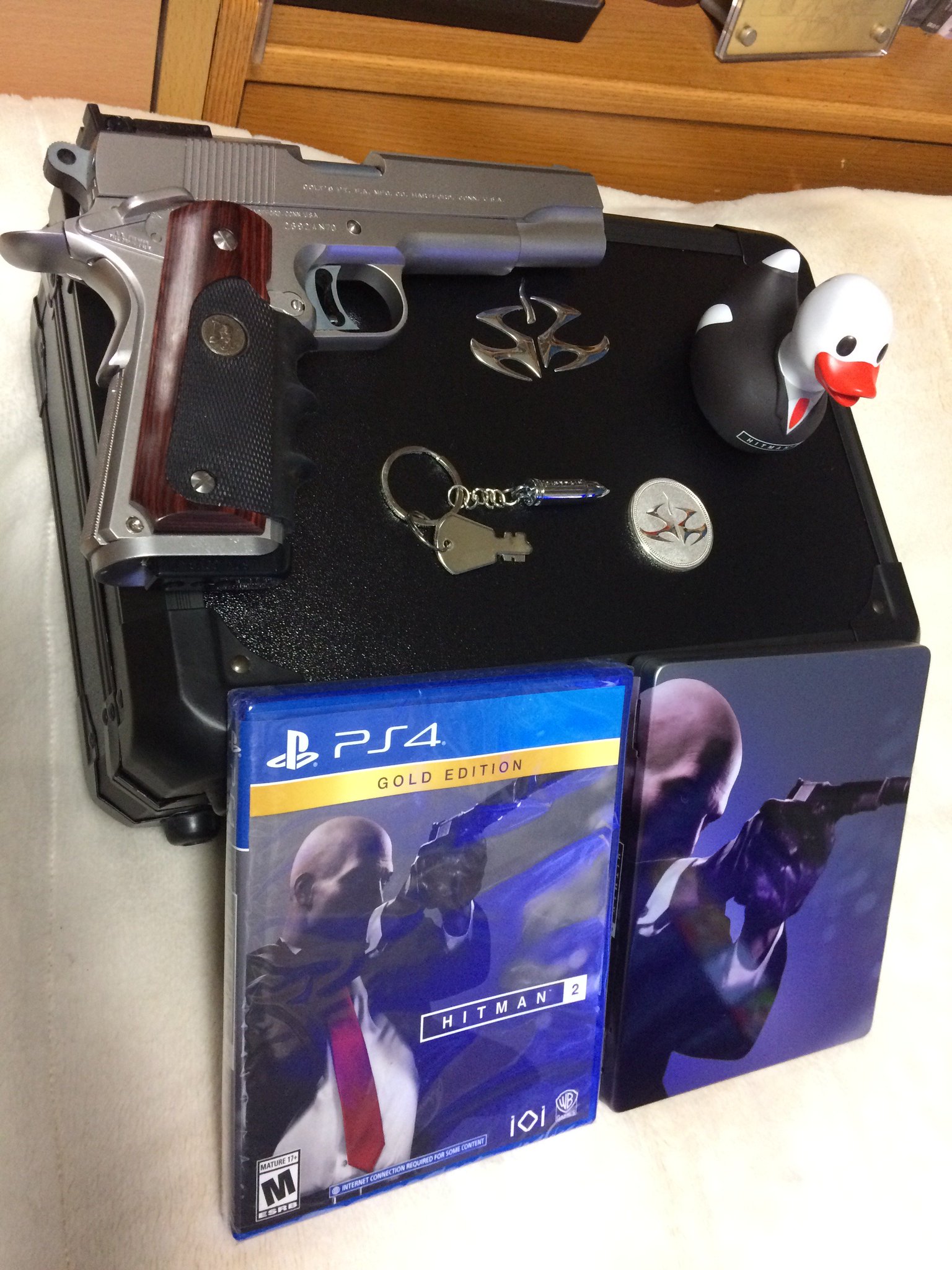 顔無 ノーフェイス Pa Twitter そういえば とうとう海外版 Hitman 2 Collector S Edition が届いたのです 限定特典の Ica特製ブリーフケース は最高のクオリティだったよ 一緒に写ってるガスガンは Hitman Absolution 時代の エージェント47 の愛銃 シルバー