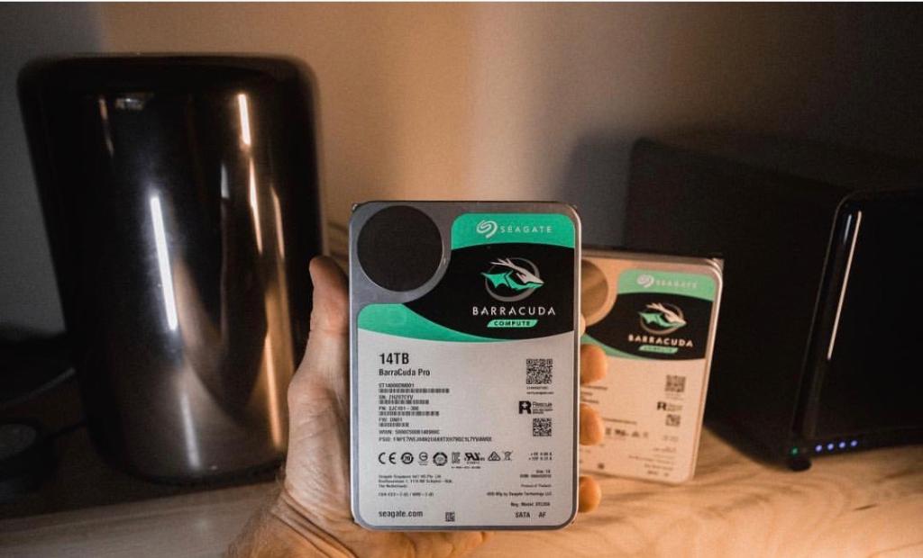 Seagate's tweet photo. This holiday season, skip the sweets and indulge in treats like the #14TB BarraCuda Pro! ⚡📸: @jakobowens https://t.co/x4BwrUWAev https://t.co/fl5UzsYUvr
