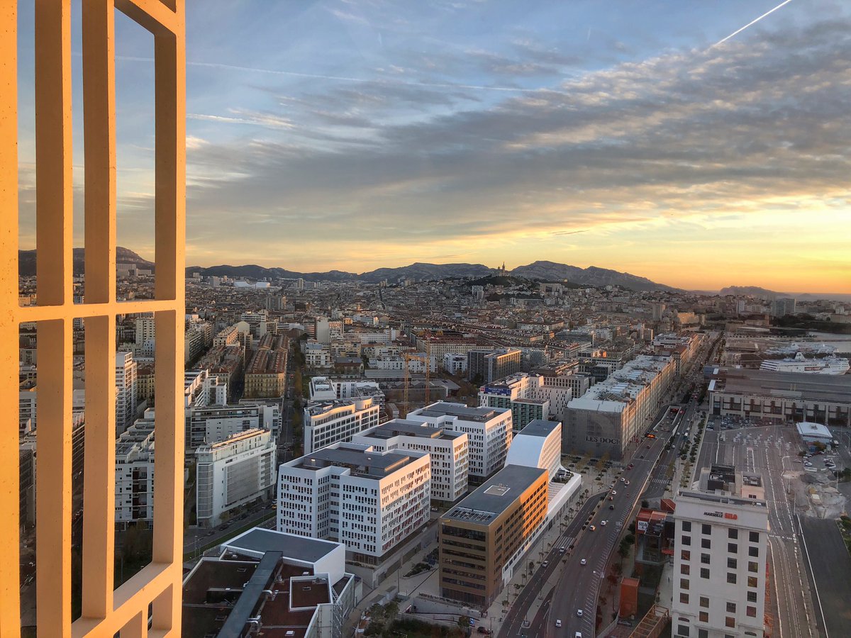 siropderue's tweet photo. Je déclare la saison des #sunsetwar ouverte ! Battle photographique sur le plateau de @Constructa_SA 🌆 https://t.co/MaO4uRSNmg