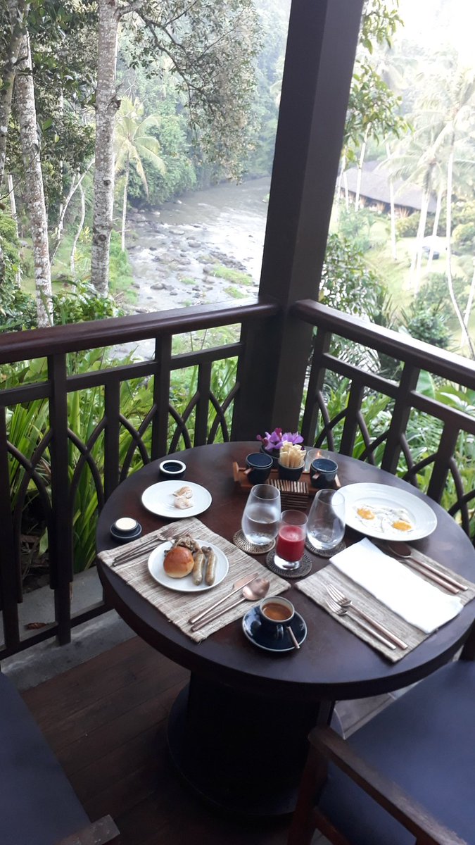 hlost's tweet photo. #breakfast_with_a_view #latepost #ubud #Bali https://t.co/vq416ZAv4P