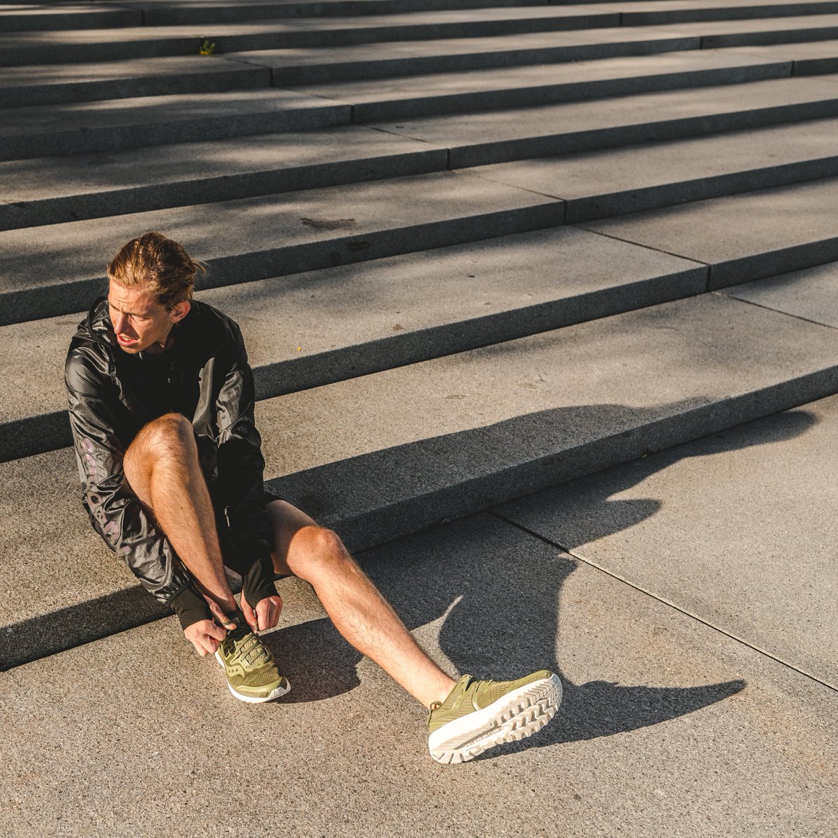Il casual tecnico ha un nuovo significato da oggi, con la Linear Shade Collection.

#LinearShade #GuideISO2 #WeWhoRun #running