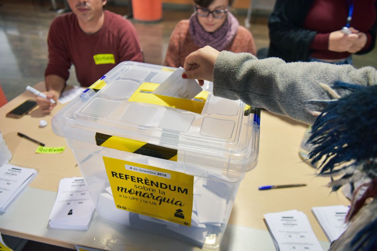 ForaCatBorbo's tweet photo. 📢NOVES DADES PARTICIPACIÓ
⌚17:00
📌#UB 5.605📨
📌#UPF 1.831 📨
Total 7.436 📨
Pots votar fins 20h
#UB
📍Fac. Dret
📍Fac. Econòmiques
📍Fac. Física i Química
📍Fac. Geografia e Història
📍Fac. Filologia
#UPF
📍Ed. Jaume I
📍Ed. Roger Llúria
#ReferendumUB
#ReferendumUPF https://t.co/xmGe2q9npZ