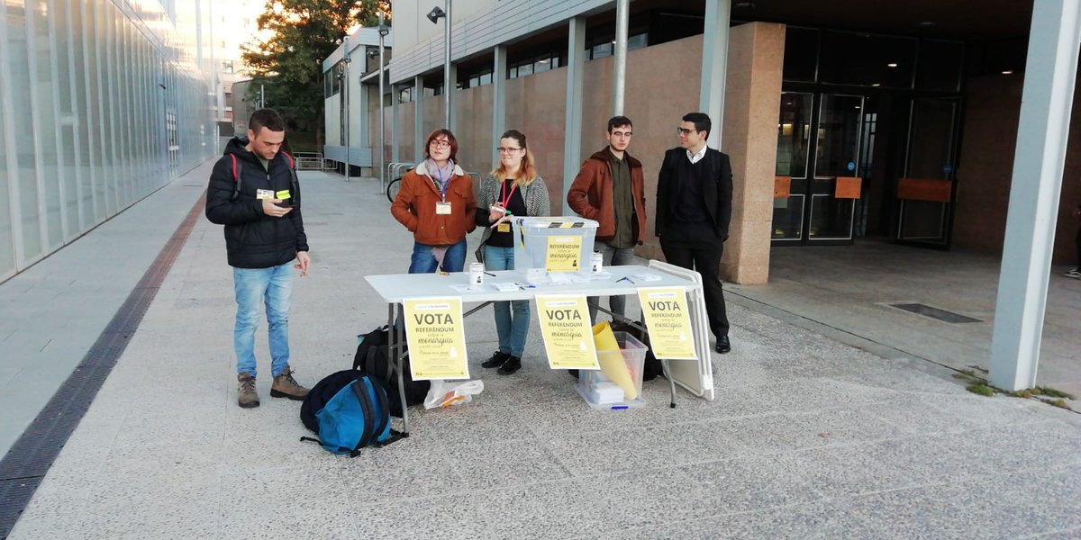 ForaCatBorbo's tweet photo. 📢NOVES DADES PARTICIPACIÓ
⌚17:00
📌#UB 5.605📨
📌#UPF 1.831 📨
Total 7.436 📨
Pots votar fins 20h
#UB
📍Fac. Dret
📍Fac. Econòmiques
📍Fac. Física i Química
📍Fac. Geografia e Història
📍Fac. Filologia
#UPF
📍Ed. Jaume I
📍Ed. Roger Llúria
#ReferendumUB
#ReferendumUPF https://t.co/xmGe2q9npZ