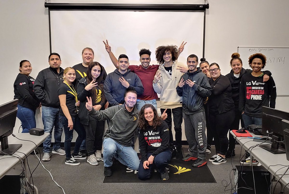 bradsellsct's tweet photo. Excited to visit #SolutionCenters very first #STC lead by our fearless trainer @c_pisani17! The future of our team is looking bright! #SprintFam @LauraMcLaugh96 @Chidalgosaez @DRuffSprint @SprintSCLLC @Heather_B43 https://t.co/zkVaZ6oQGW
